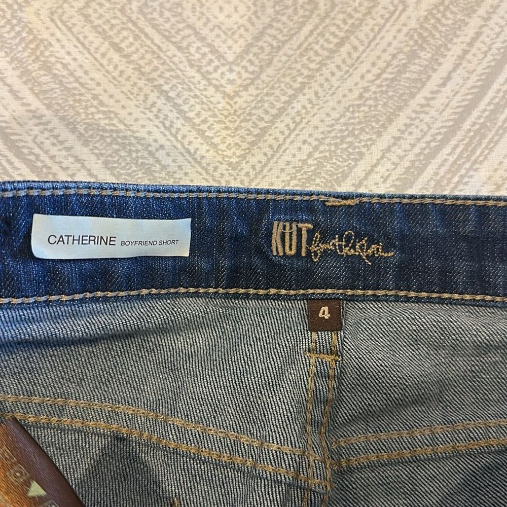 Kut from the Kloth Women’s Catherine Blue Denim Boyfriend Short - Size 4 - Picture 4 of 7